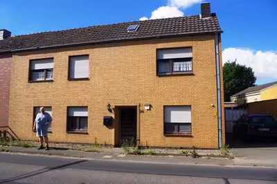 Garage, Einfamilienhaus, Es handelt sich bei dem Versteigerungsobjekt um ein Einfamilienhausgrundstück (Reihenendhaus) mit 2 Garagen. in Wasserburgstraße 78, 41569 Rommerskirchen, Anstel - Bild 2