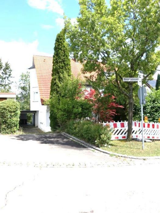 Wohnhaus/Doppelhaushälfte mit Carport in Leonberg - Bild 3