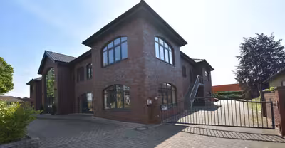 Einfamilienhaus, Geschäftsgebäude mit Lagerhalle und Doppelgarage in Massener Straße 126, 128, 128a, 59427 Unna - Bild 1