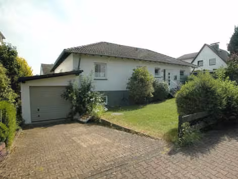 Einfamilienhaus, Garage, Kfz-Stellplatz in Hünstetten - Bild 2