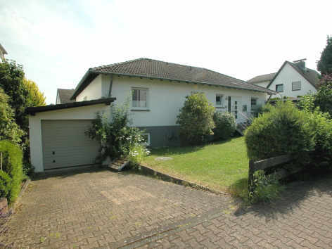 Einfamilienhaus, Garage, Kfz-Stellplatz in Idstein - Bild 2