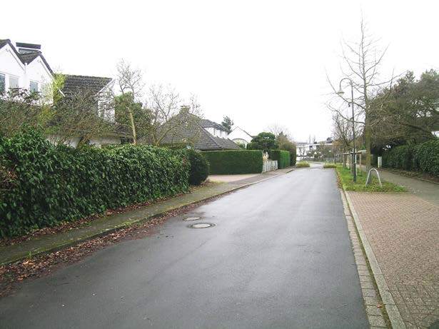 freistehendes Einfamilienhaus mit Garage in Düsseldorf - Bild 3