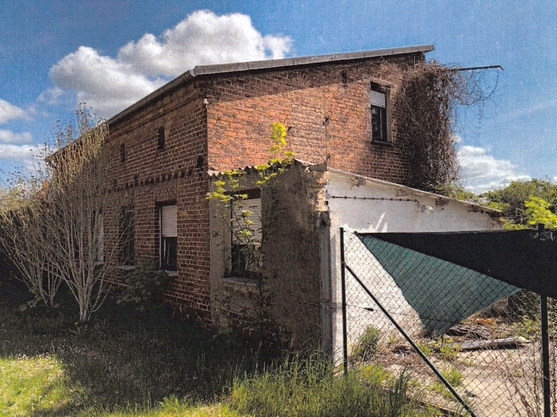 Wohngebäude mit Quergebäude und Doppelgarage in Steinhöfel - Bild 1