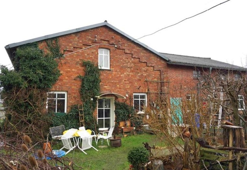 1/5 Miteigentumsanteil an Einfamilienwohnhaus mit Anbau und Nebengebäuden in Passow - Bild 2