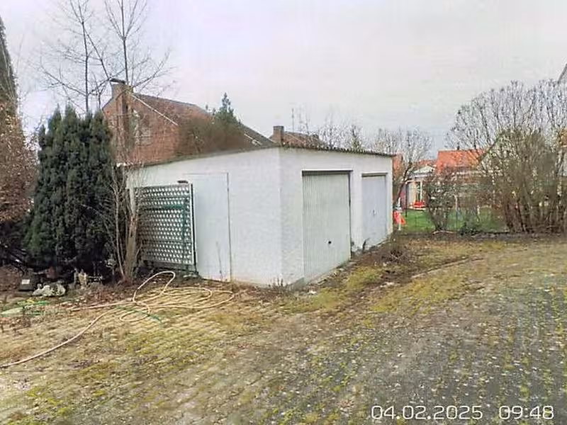 Dreifamilien-Doppelhaushälfte (sanierungsbedürftig) mit 2 Garagen in Plüderhausen - Bild 2