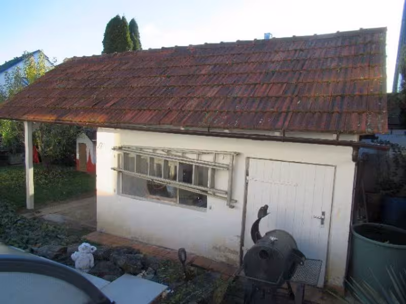 Einfamilienhaus mit Einzelgarage und Schwimmbecken im Garten in Wernau (Neckar) - Bild 2