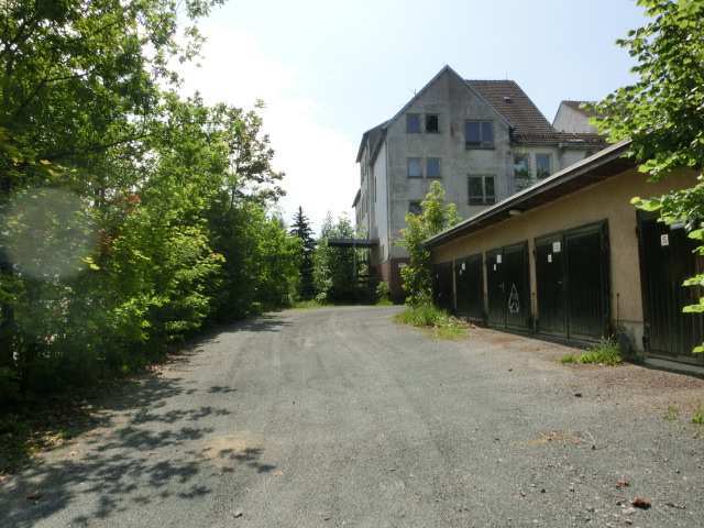 Wohn-/Geschäftshaus, ehemals Hotel mit Gaststätte, Anbau Heizungsgeb. u. 5 PKW-Reihengaragen in Plauen - Bild 1