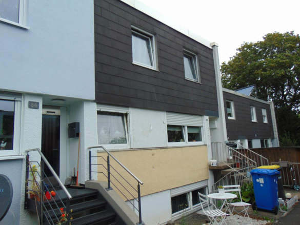 Einfamilienreihenmittelhaus, Hofraum, Garten, Garage in Höchberg - Bild 1