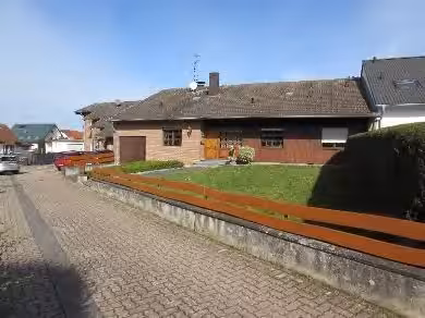 gewerblich genutztes Grundstück, Garage, Einfamilienhaus in Bedburg - Bild 2