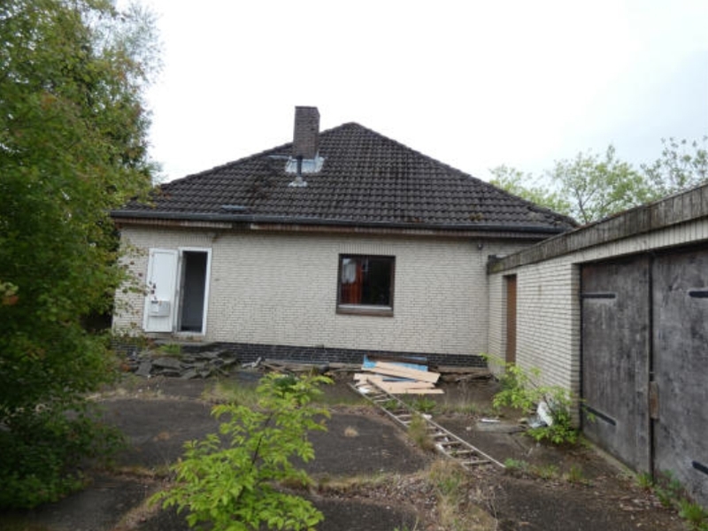 Einfamilienhaus nebst 2 Garagen in Hochdonn - Bild 1