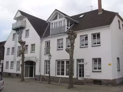 Kfz-Stellplatz, Eigentumswohnung (3 bis 4 Zimmer) in Kesselstraße 1, 3, 37688 Beverungen - Bild 1