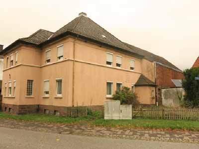 gewerblich genutztes Grundstück, Zweifamilienhaus, Kfz-Stellplatz, Gewerbeeinheit (z.B. Laden, Büro), Garage, Zweifamilienhaus und gewerblich nutzbare Nebengebäude in Lüchtringen - Bild 2