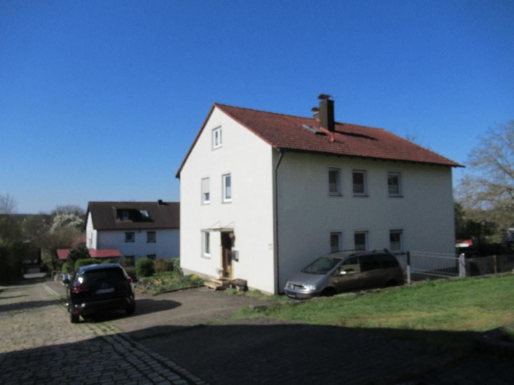 Wohnhaus, Garage in Igensdorf - Bild 1