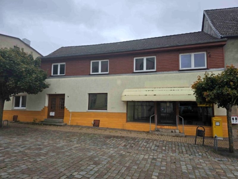 Wohn-/Geschäftshaus mit Nebengebäuden in Marlow - Bild 3