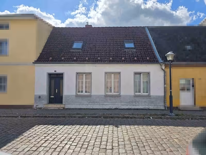 Einfamilienwohnhaus mit Einliegerwohnung und Nebengebäude in Demmin - Bild 2