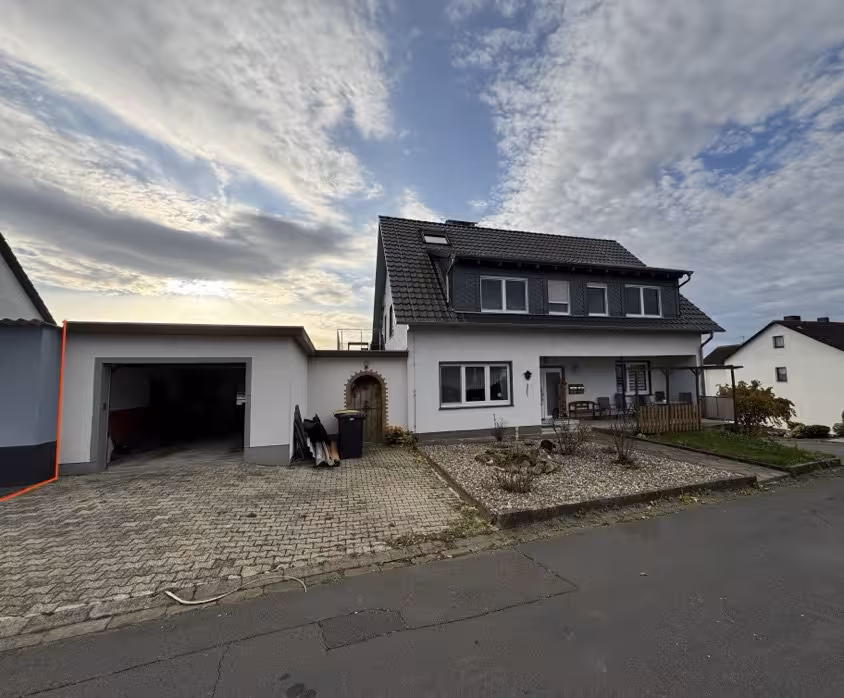Zweifamilienhaus in Niedermöllrich - Bild 1