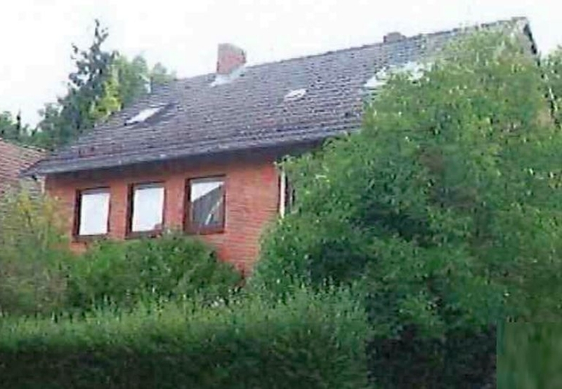 Mehrfamilienhaus mit 2 Einzelgaragen in Kiel - Bild 1