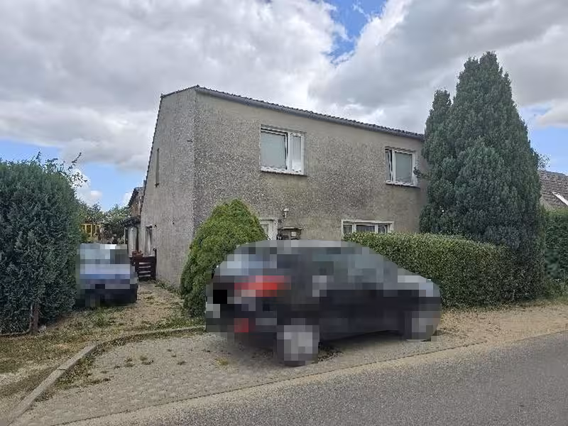 Einfamilienhaus mit Nebengebäuden in Laage - Bild 3