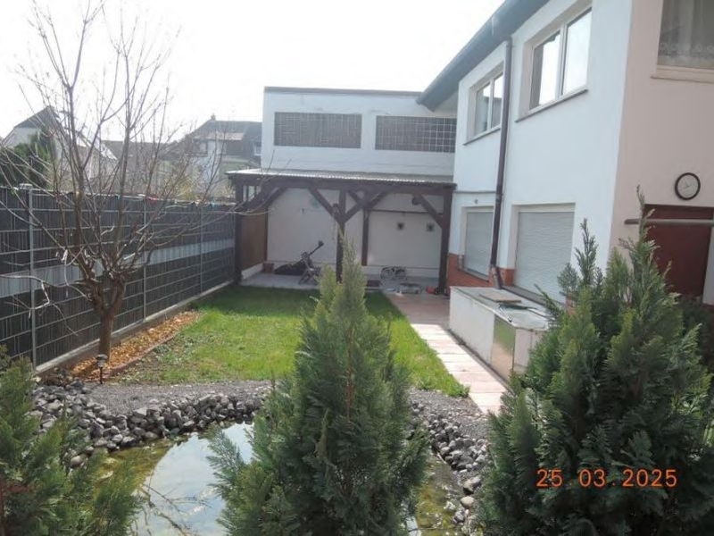 Einseitig angebautes Wohnhaus mit Anbau und Seitengebäude in Ludwigshafen am Rhein - Bild 3