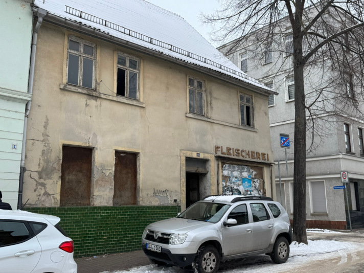 Wohn-/Geschäftshaus, zweigeschossig in Calbe (Saale) - Bild 1