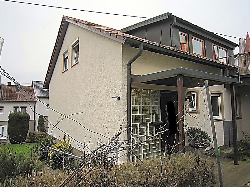 Zweifamilienhaus mit Grenzgarage in Nürtingen - Bild 2