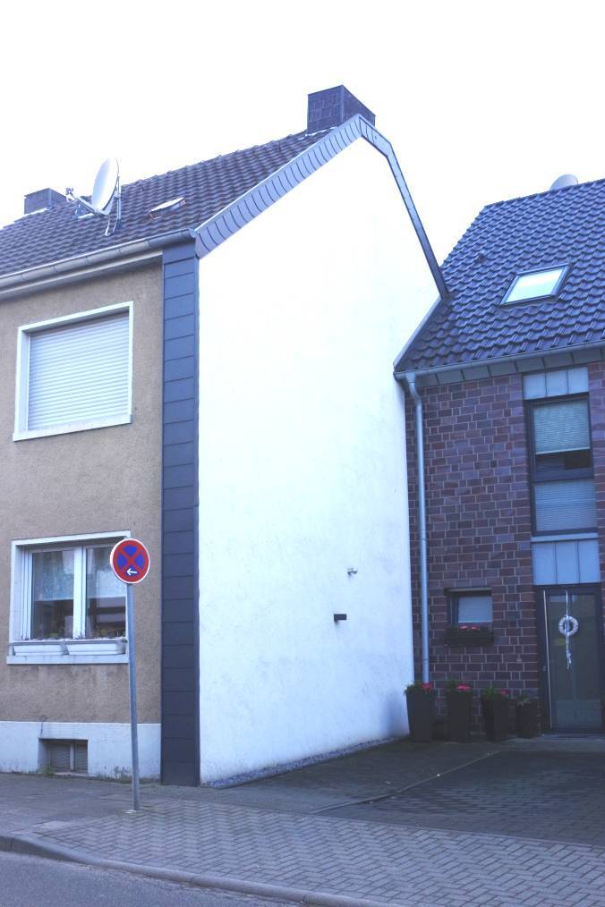 Einfamilienhaus, Einfamilienhausgrundstück, sanierungsbedürftig, d. W. für baulich illegale/überalterte Nebengebäude Abbruch unterstellt in Jüchen - Bild 3