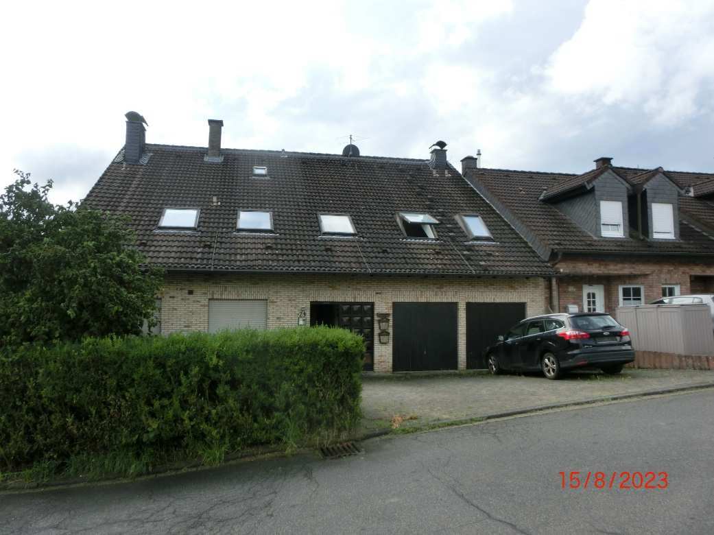 Zweifamilienhaus, Doppelgarage in Much - Bild 2