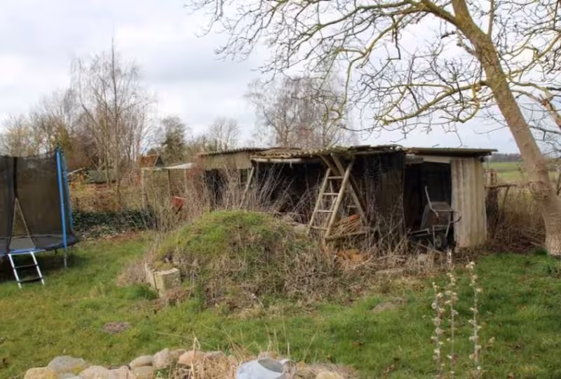 Teilmodernisiertes Einfamilienhaus mit Nebenanlagen in Alt Bukow - Bild 1