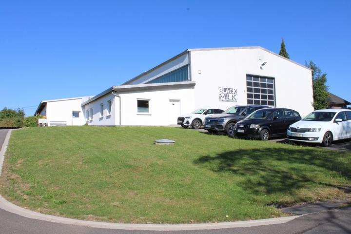Gewerbeeinheit (z.B. Laden, Büro), gewerblich genutztes Grundstück in Freirachdorf - Bild 1