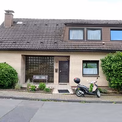 Zweifamilienhaus, Doppelgarage, zwei Kfz-Stellplätze in Am Steinberg 10, 51519 Odenthal, Osenau - Bild 1