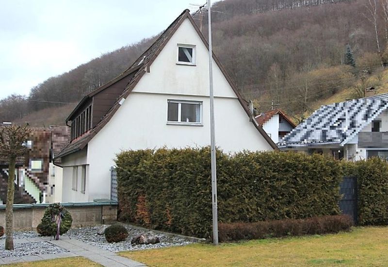 Zweifamilienhaus mit 2 integrierten Garagen in Wiesensteig - Bild 3