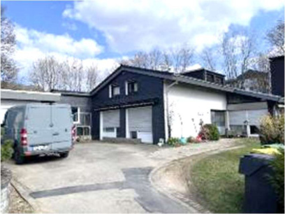 Garage, Einfamilienhaus, Einfamilienhaus mit Einliegerwohnung und Schwimmbadanbau in Meinerzhagen - Bild 1