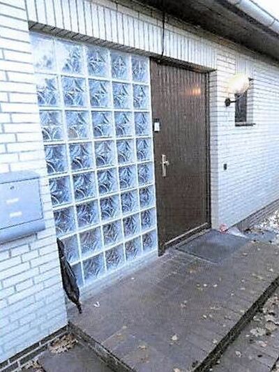 Einfamilienhaus mit Garage und Carport in Elmshorner Straße 211, 25421 Pinneberg - Bild 2