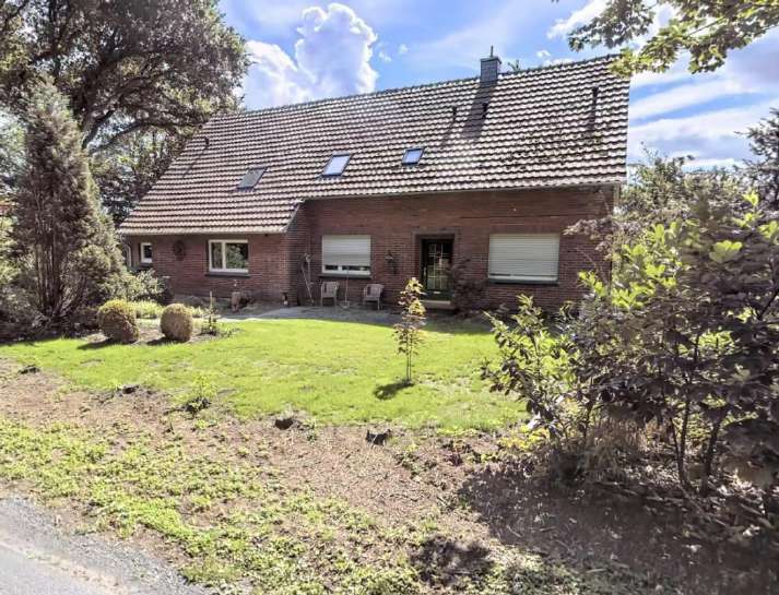 Einfamilienhaus, Wohnhaus mit Gästezimmern in Lähden - Bild 1