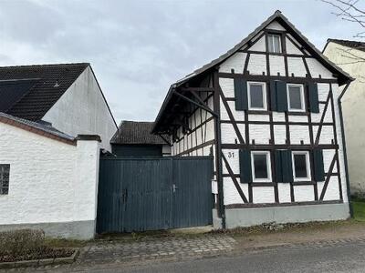 Einfamilienhaus, und Nebengebäude 2x Stall, 1x Scheune in Dürener Str. 31, 52391 Vettweiß, Vettweiß - Bild 1
