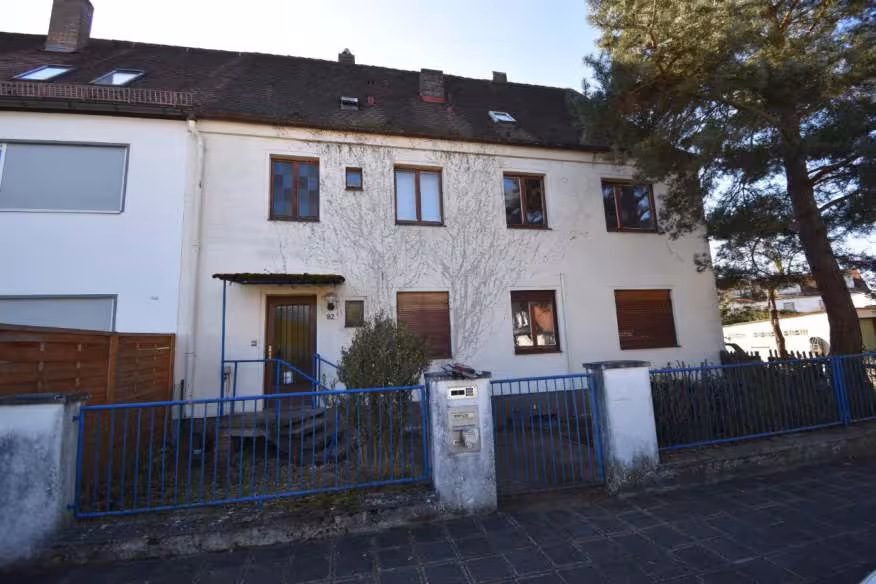 Reihenhaus, Mehrfamilienhaus, Garage in Nürnberg - Bild 1