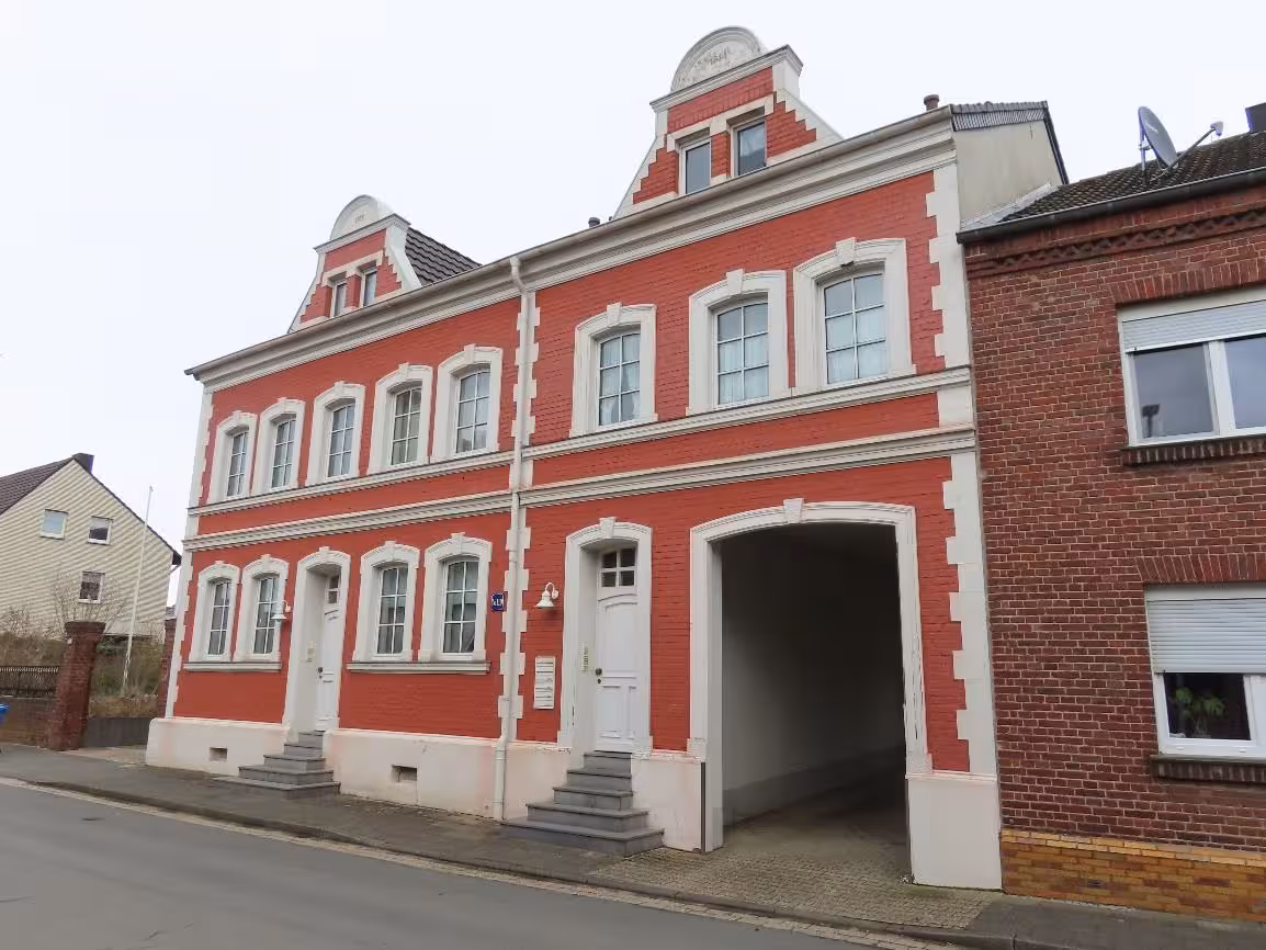Kfz-Stellplatz, Garage, Mehrfamilienhaus in Jülich - Bild 1