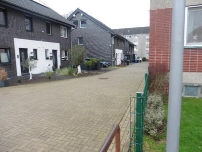 Einfamilien-Doppelhaus mit PKW-Stellplatz sowie Miteigentum an Wegeflächen und einer Garagen- und Stellplatzanlage in Aldiekstraße 6 D, 45968 Gladbeck, Brauck - Bild 1