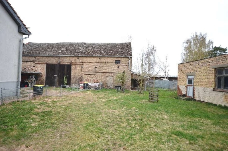 Einfamilienhaus mit Nebengebäuden in Kremmen - Bild 3