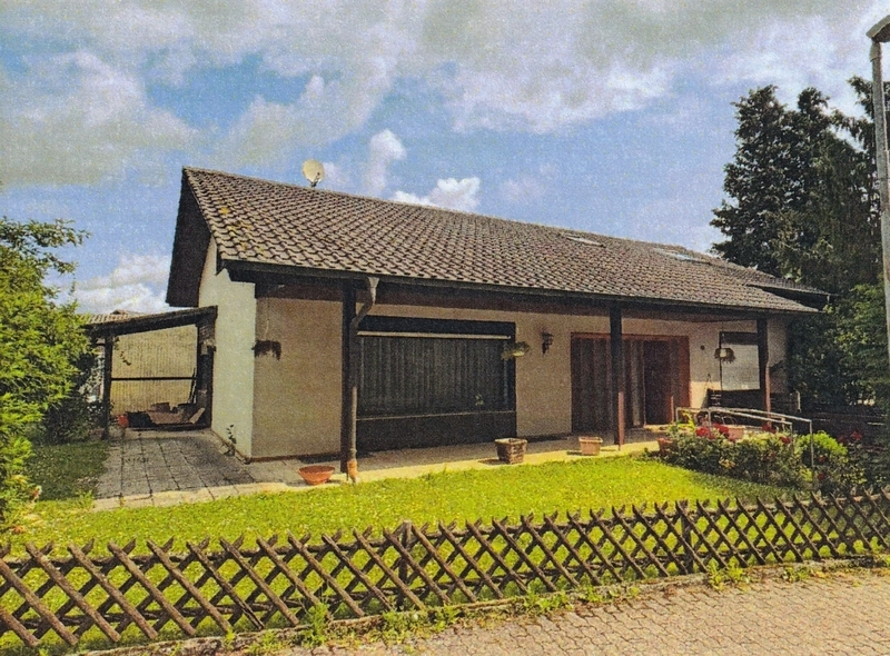 Einfamilienhaus mit Garage im KG und Carport in Mühlhausen - Bild 1