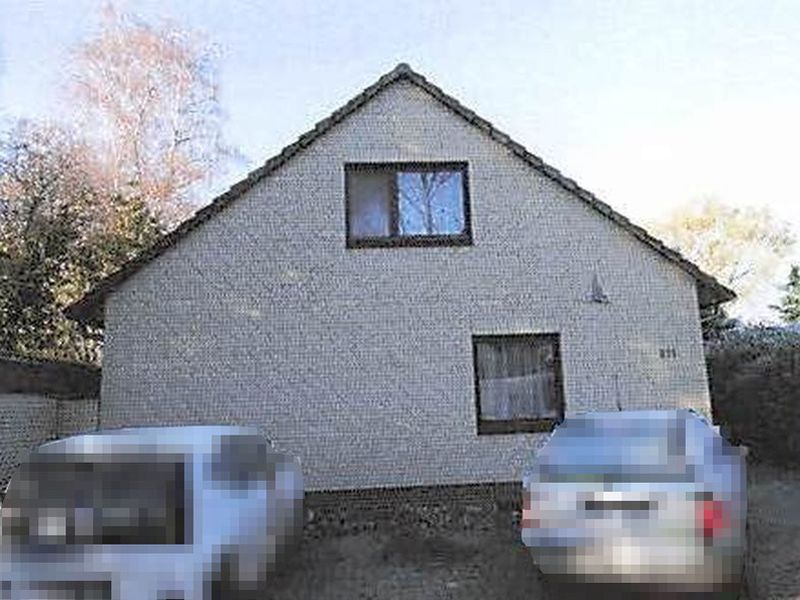 Einfamilienhaus mit Garage und Carport in Pinneberg - Bild 1
