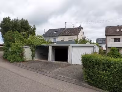 Doppelhaushälfte und 2 Garagen in Lembergstraße 18, 71083 Herrenberg - Bild 1