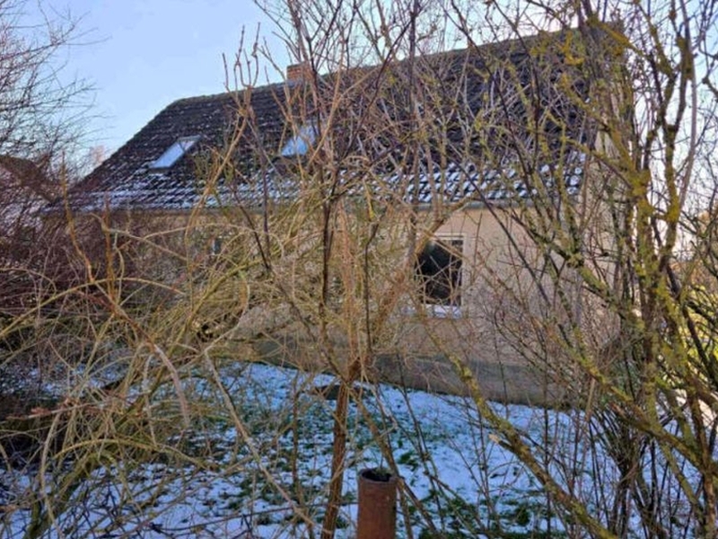 Einfamilienwohnhaus mit Nebengebäudein Neverin in Neverin - Bild 3