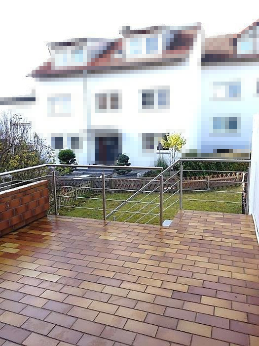 Wohnhaus (Reihenhaus) und Garage in Böblingen - Bild 1