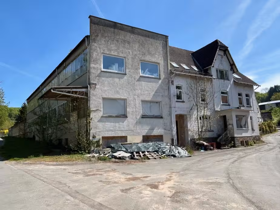 Wohnhaus mit Gewerbehalle in Heidelbeck - Bild 1