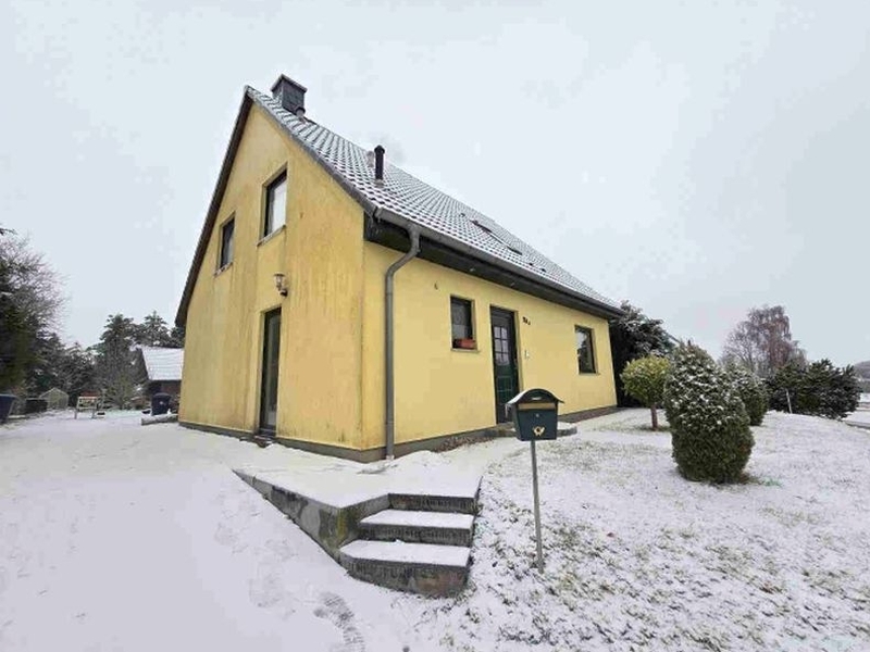 Einfamilienwohnhaus mit Doppelcarport in Malchin - Bild 1