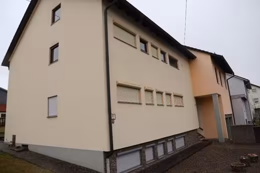 Mehrfamilienhaus, Garage in Langenneufnach - Bild 1