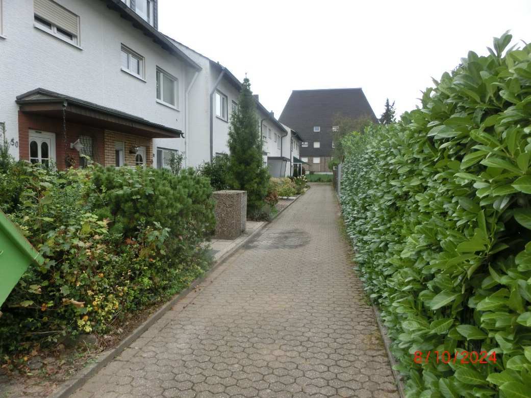 Garage, Einfamilienhaus, Reihenhaus, Anteile an Garagenhoffläche, Zuwegungen und Grünflächen in Siegburg - Bild 2