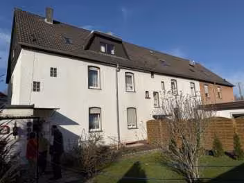 Mit einem Dreifamilienwohnhaus (in der Bauart einer Doppelhaushälfte) mit Garage bebautes Grundstück in Paderborn - Bild 1