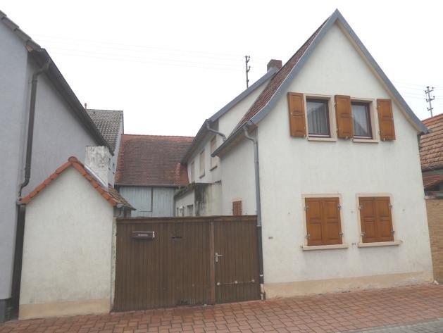 Einfamilienhaus, Nebengebäude und Scheune in Böhl-Iggelheim - Bild 4